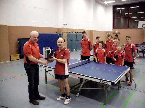 Lok-Kamenz-Uebergabe-TT-Tisch-25-11-2015